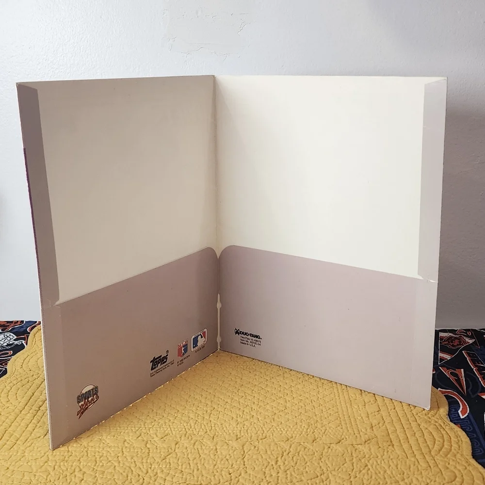 Vintage 90s Folder
